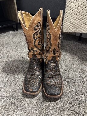 Women’s Ferrini Two-Tone Brown Embroidered Western Boots